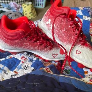 Size 8 mens Under Armor football cleats